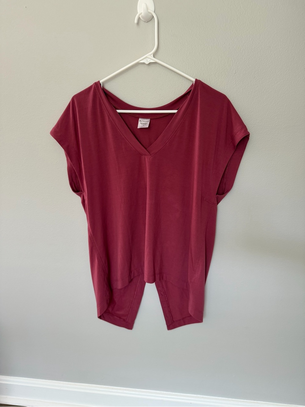 Athleta Essence Explore Tee in Berry